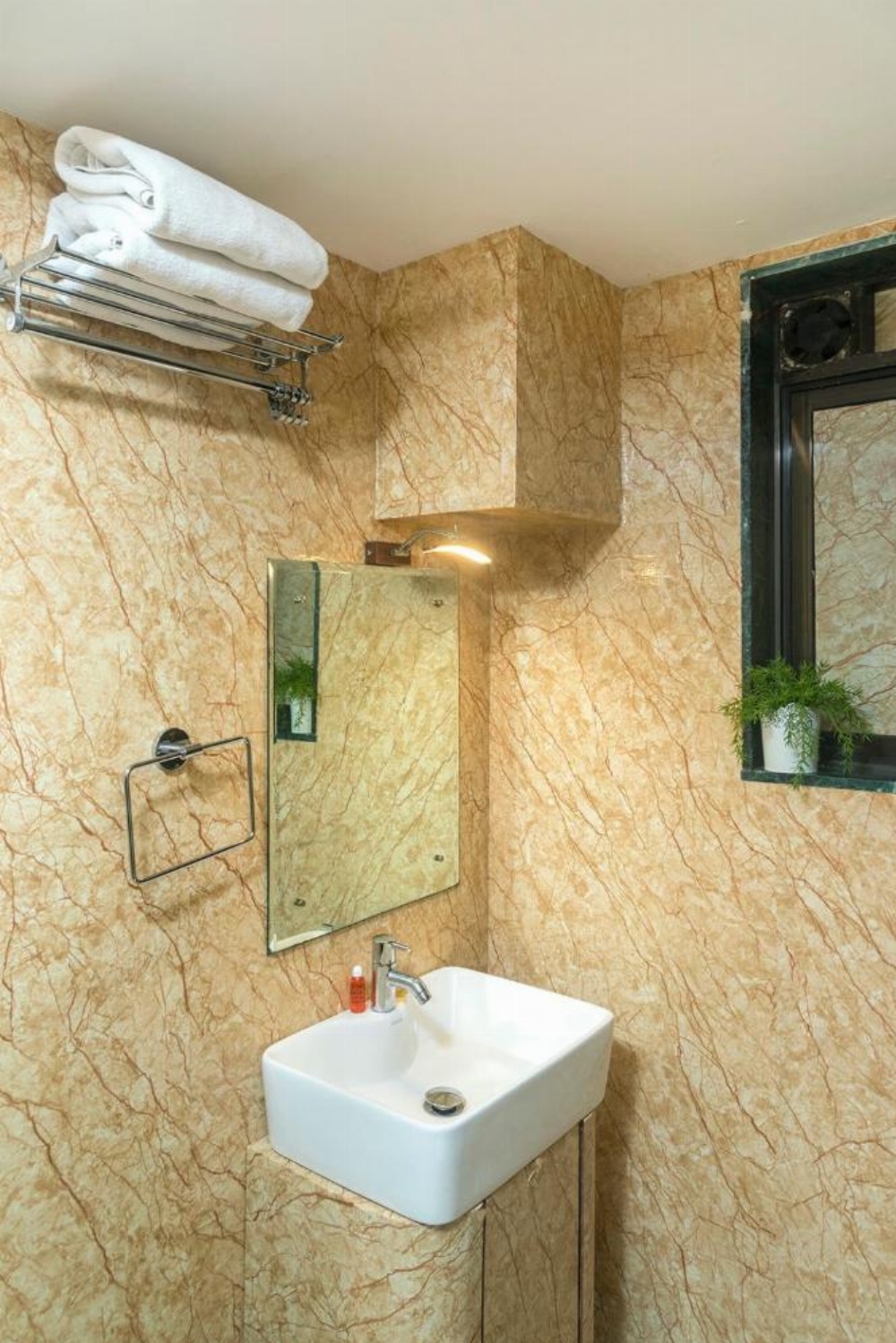 Room image 4